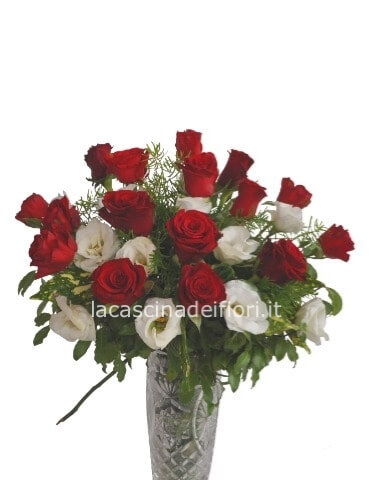 Bouquet di rose e fiori bianchi